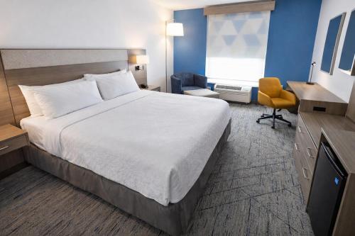 Holiday Inn Express & Suites Huntsville Airport By IHG in Madison (Alabama)