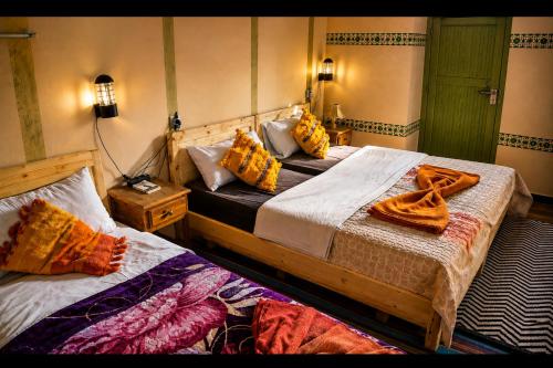 1 king bed, 2 twin beds