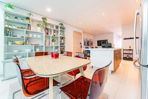 Modern Group Condo Private Balcony and Parking