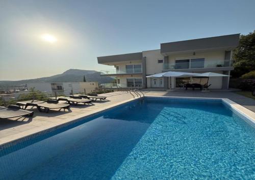 Luxury Villa in Sutomore with Private Pool & Sea View