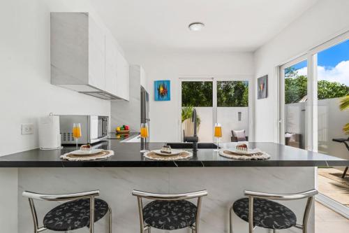 keittiö, Modern 3BR Villa with Private Pool, Backyard and BBQ in Aruba