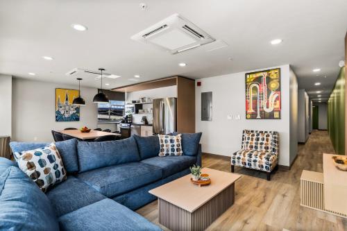 Vcay Hotel 5br 5ba Group Suite Near Superdome - New Orleans, LA