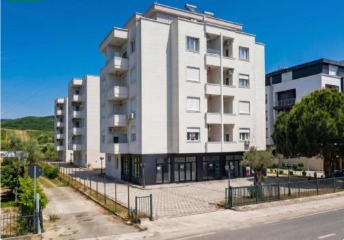 Todhe Apartment - Gjiri Lalezit 500m from the beach in プラズヒ サン ピエトロ