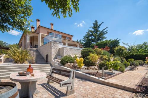Villa Terra with Pool & Sauna near Rabac - image 2