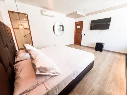 Habitacioncon jacuzzi cerca a provenza