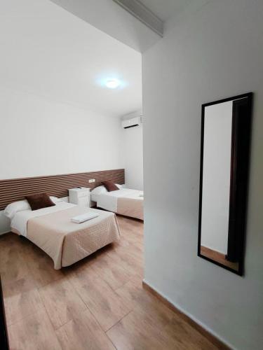 Hostal Alcarayón Pilas