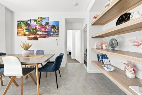 Stylish 2BR Retreat, Balcony and Parking in Sutherland Shire