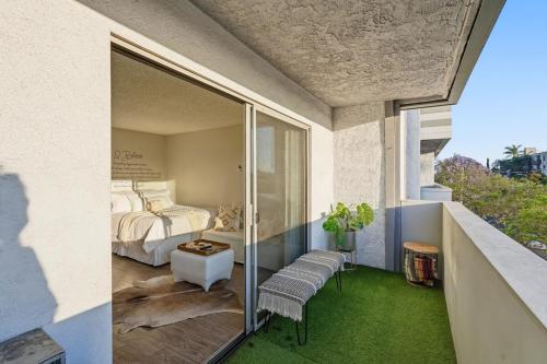 Stylish Silverlake Apartment near Crypto Arena