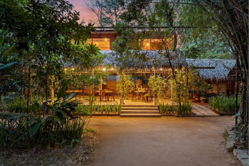 Calm Riverside Hideaway, 10 min to Old Town in Cam Kim