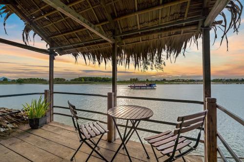 Calm Riverside Hideaway, 10 min to Old Town in Cam Kim