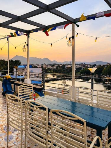 Restoran, Whereabout in Udaipur
