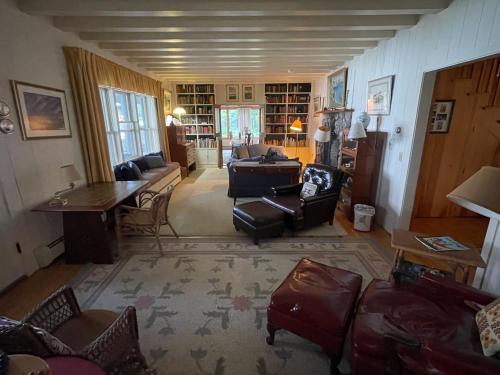 Shore House Cottage in New London (NH)