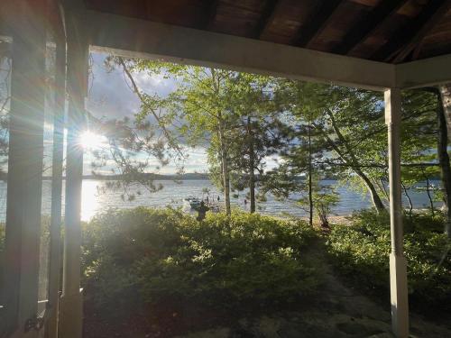 Shore House Cottage in New London (NH)