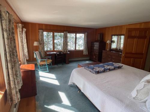 Shore House Cottage in New London (NH)