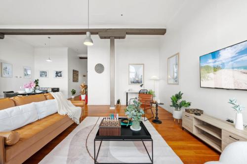 Redfern Loft - NYC Living, Culture, Bars, Parking in Waterloo