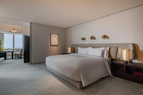 Park Hyatt Tokyo Room Type - PARK DELUXE SUITE 1 KING BED