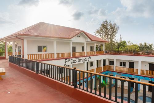 Hotel y Suites Los Amigos Cieneguita in Puerto Cortes