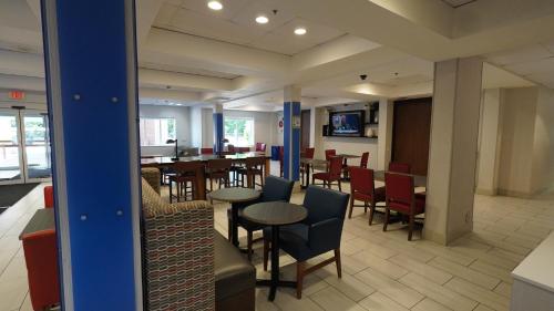 Holiday Inn Express Hotel & Suites Lynnwood By IHG in Lynnwood (Washington)