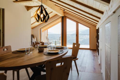 Gfohlerhof Brixen - Farm Holiday Panorama Apartments, Brixen Card, Air-conditioning & Yoga & Speck
