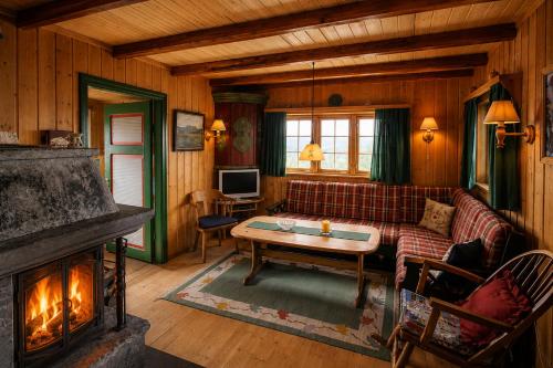Old Cabin Vibe, Perfect For Families Or Couples in Беитостолен