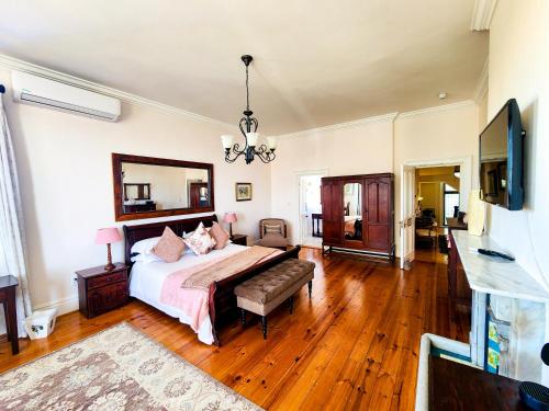 Carmichael House Boutique Hotel Room Type - Family Suite