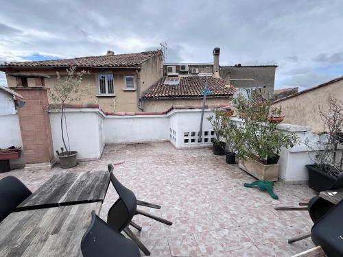 3 bedrooms, 6 beds