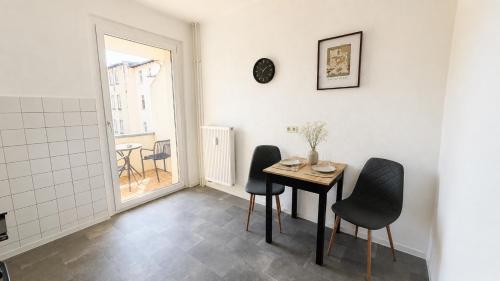 المرافق, Zentrumsnahe Wohnung mit bequemen Boxspringbetten, augestattete Küche, Balkon, Self Check-in, Wifi (Zentrumsnahe Wohnung mit bequemen Boxspringbetten, augestattete Kuche, Balkon, Self Check-in, Wifi) in Halberstadt