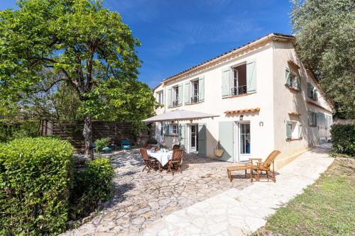 4 people, Provençal villa with pool