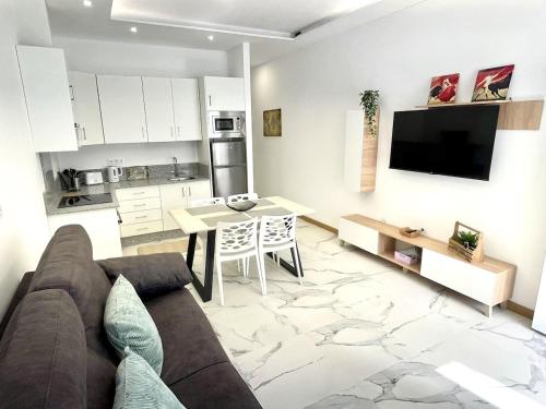Beautiful Island Village 6 with pool and wifi