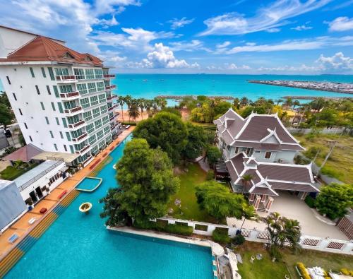 Swimming pool, Sunday Sand Beach Pattaya  in Na Jomtien