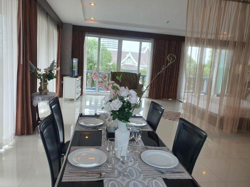 Facilities, Sunday Sand Beach Pattaya  in Na Jomtien
