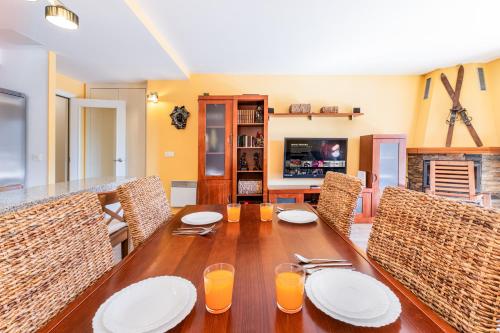 Barthe Holidays I Apartamento rustico en El Tarter 6PAX I Gran terraza con vistas al valle, ideal pa in Incles