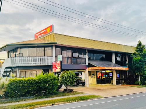 ทัศนียภาพภายนอกโรงแรม, ทรอปิคอล เกตเวย์ มอเตอร์ อินน์ (Tropical Gateway motor inn) in ร็อกแฮมตัน