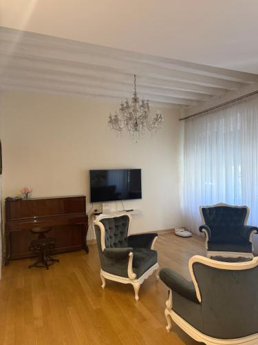 Elegant Luxury Apartment in the Heart of Belgrade - image 3