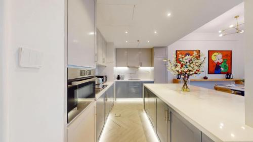 Vacationer Holiday Homes I Majestic Upgraded 2 Bedroom I City Views l Low Floor 3