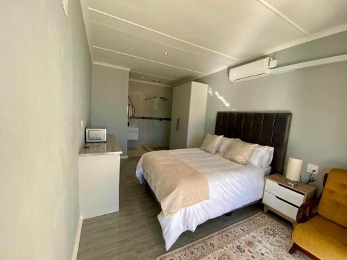 Patogumai, Swizzs Guest House in De Aar