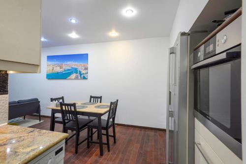 2-bedroom apartment with beautiful views - image 3