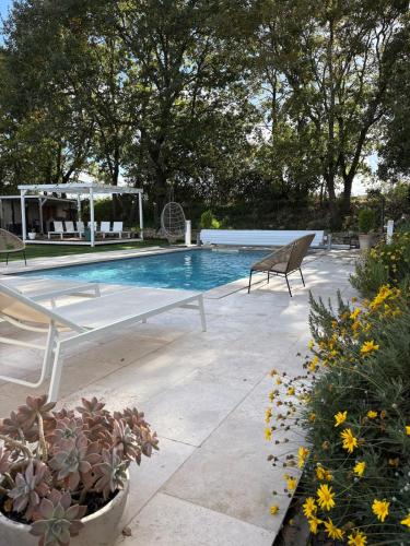 Maison avec piscine et jardin près des Cévennes