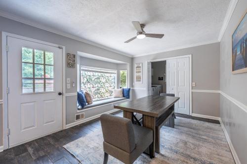 Luxury 5BR East Cobb Home Near Truist Park in Woodstock (GA)