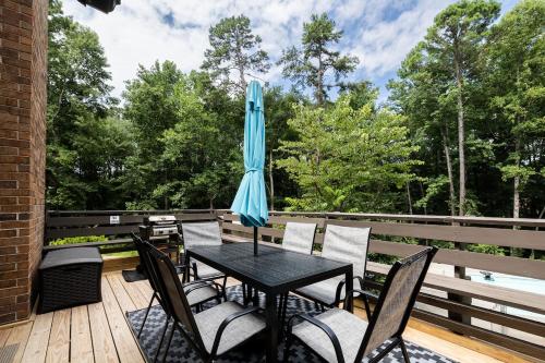 Luxury 5BR East Cobb Home Near Truist Park in Woodstock (GA)