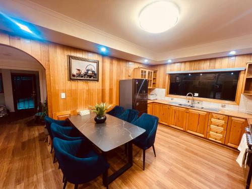 Cosy 5BR Home - 12 minutes away from Melbourne Airport in 聖奧爾本斯