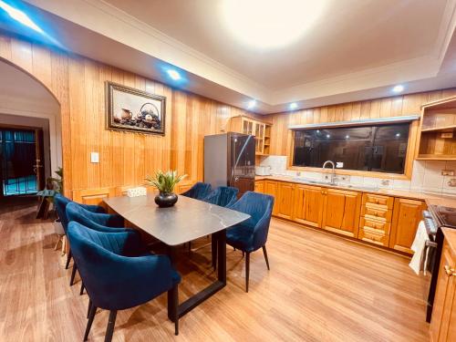 Cosy 5BR Home - 12 minutes away from Melbourne Airport in 聖奧爾本斯
