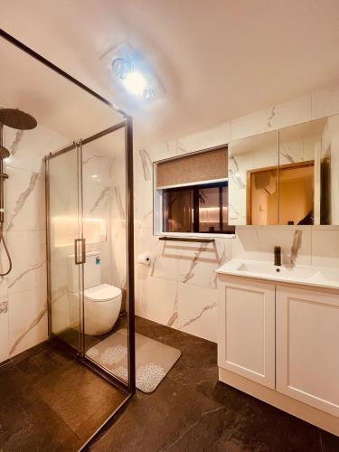 Cosy 5BR Home - 12 minutes away from Melbourne Airport in 聖奧爾本斯