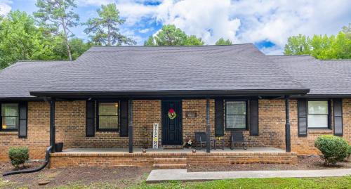 Luxury 5BR East Cobb Home Near Truist Park in Woodstock (GA)