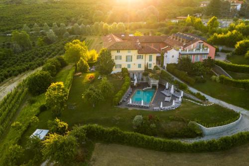 Relais Villa D'Amelia Hotel de charme Cravanzana