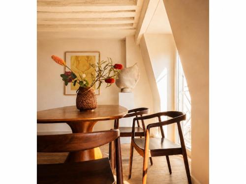 Private Terrace with 360-degree view & Artists' apartment in Paris