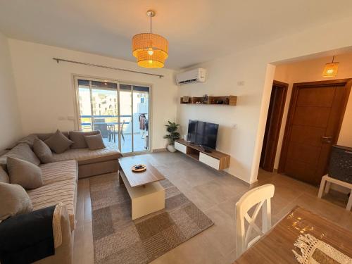 Mountain View 3BR Chalet - Side Pool View - Families Only - Beach Access Not Included - Mountain Vie in Zawiyat Ailat Nuh