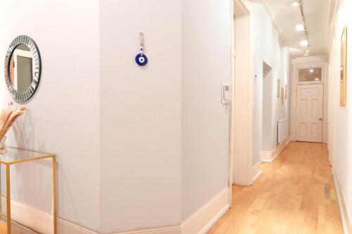 Spacious Bedroom, 5 Minutes Walk to Paddington Station 4