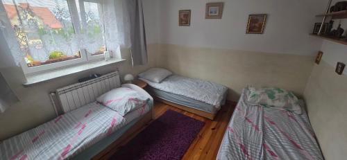 3 twin beds