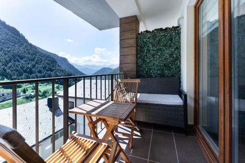¡Precioso moderno en Arinsal! 4Pax Parking RO (Barthe Holidays I Apartamento Moderno en Arinsal 4PAX a pie de pistas I Balcon con vistas y parking ) in Arinsal